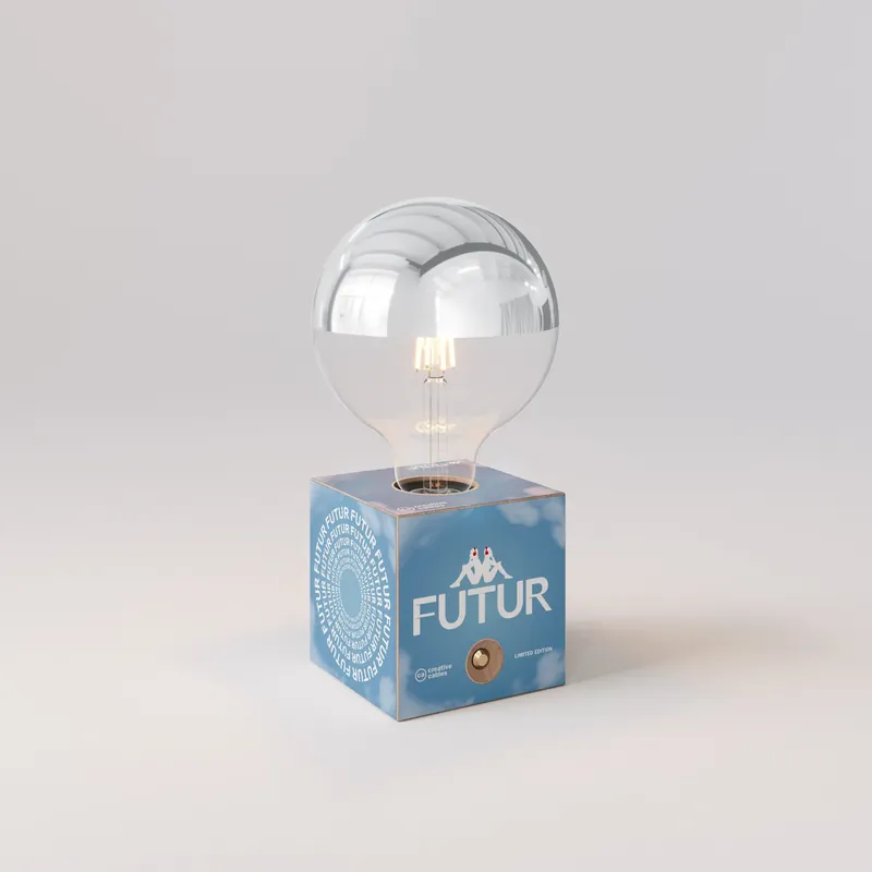 Bestpreis Kabellose Batterie-Lampe Cabless03 „Futur“ mit halbglänzender Glühbirne in Silberkugel-Optik - Futur Festival